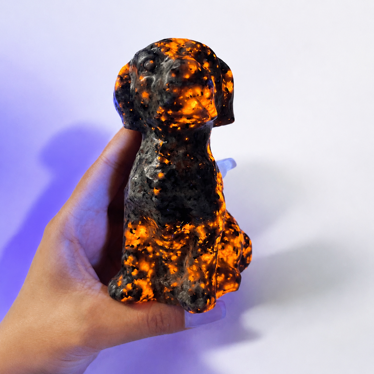 4.3inch hand carved UV-reactive yooperlite dog crystal carving-C019
