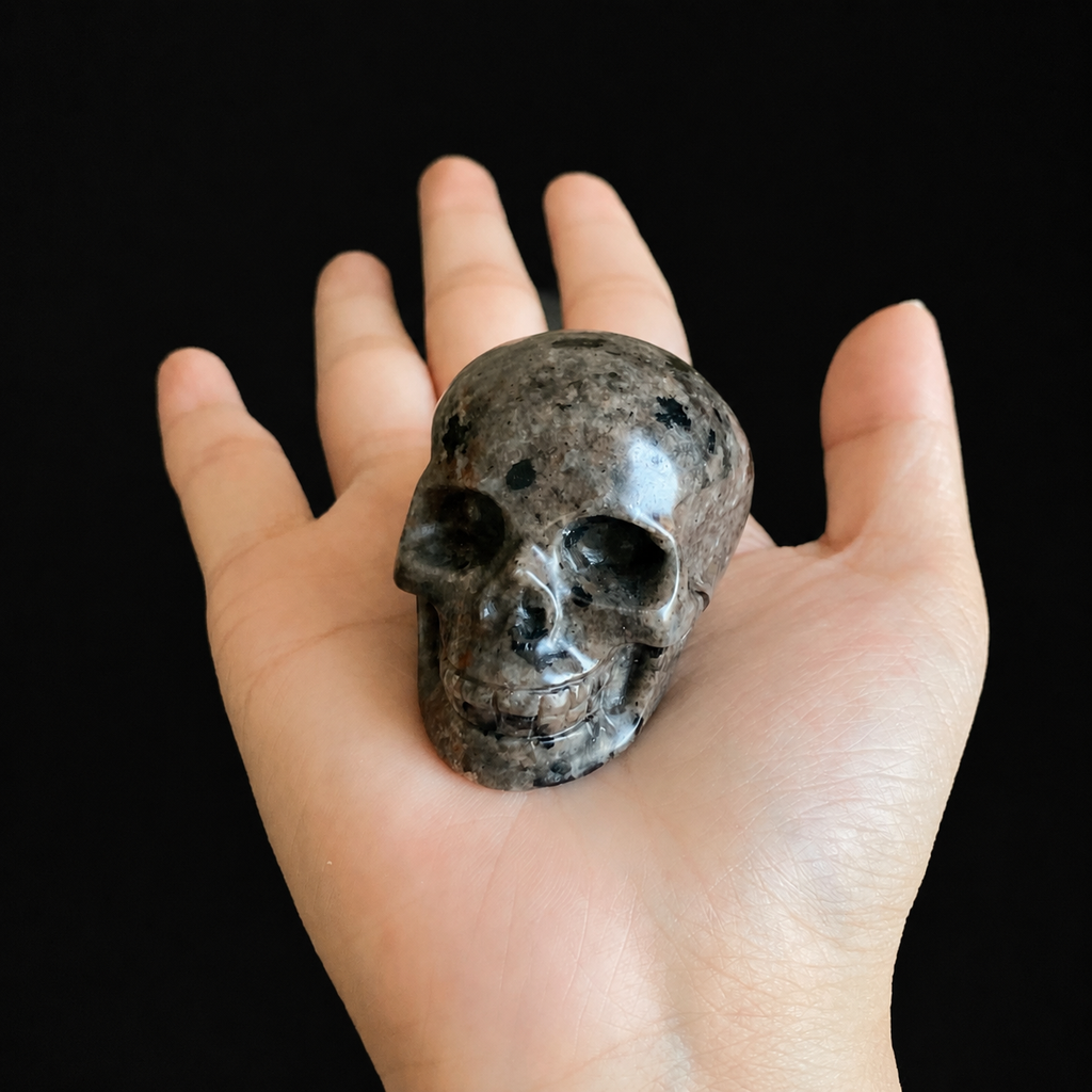 2inch hand carved UV-reactive yooperlite skull crystal carving-C039