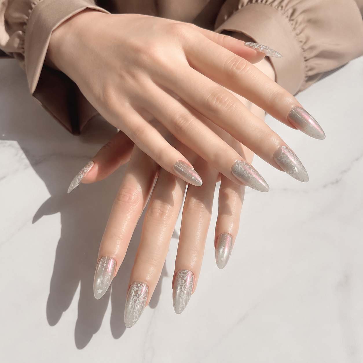 Handmade medium almond champagne silver cat eye lace Nails Iridescent Chrome Star Design Pink Glow Elegant Nail-Silver Veil Lace A030