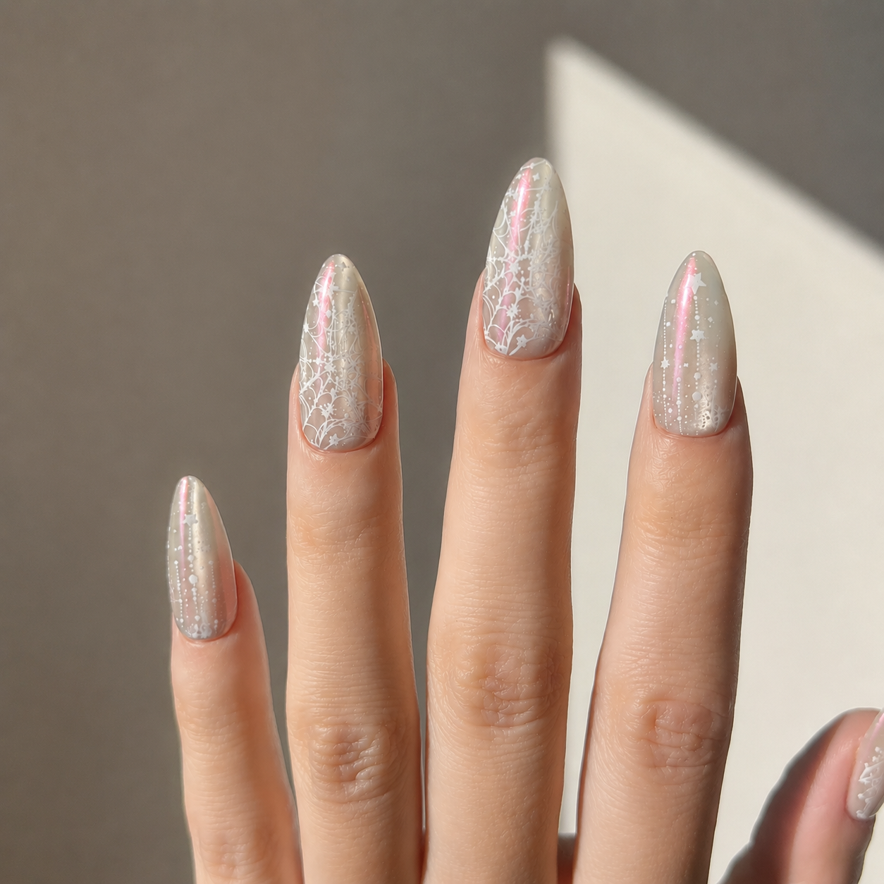 Handmade medium almond champagne silver cat eye lace Nails Iridescent Chrome Star Design Pink Glow Elegant Nail-Silver Veil Lace A030