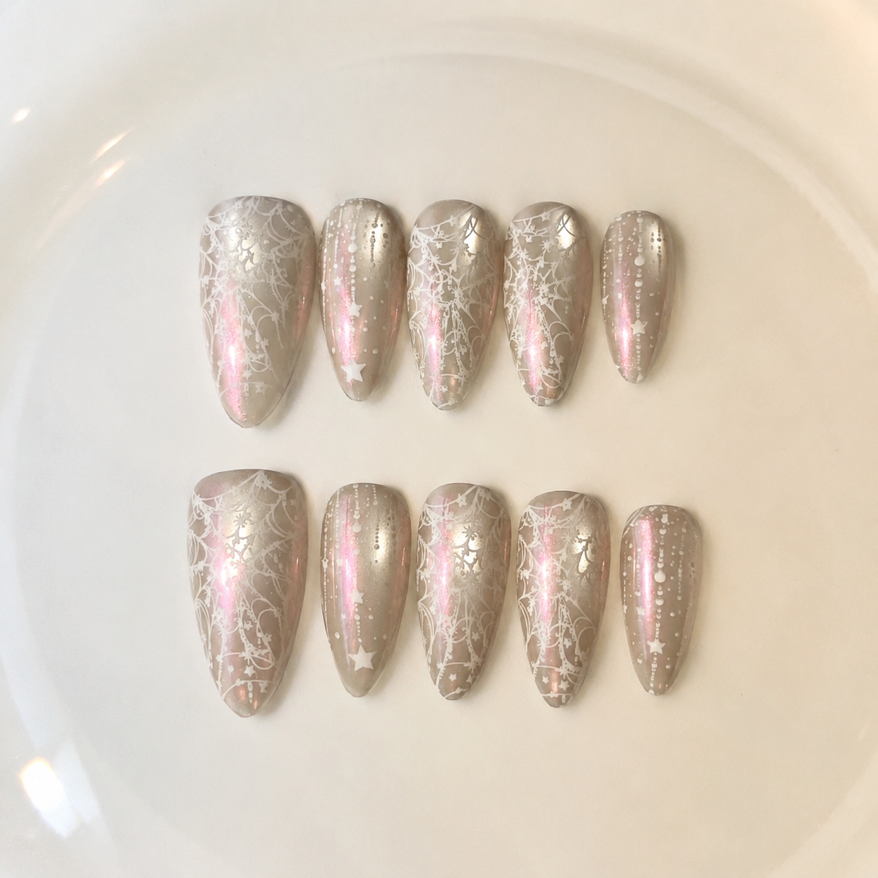 Handmade medium almond champagne silver cat eye lace Nails Iridescent Chrome Star Design Pink Glow Elegant Nail-Silver Veil Lace A030
