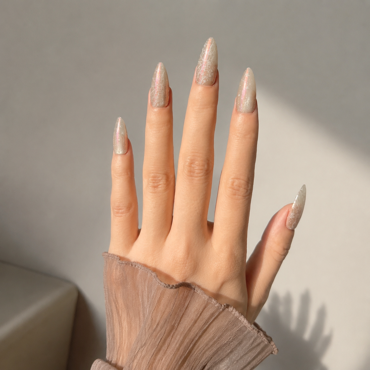 Handmade medium almond champagne silver cat eye lace Nails Iridescent Chrome Star Design Pink Glow Elegant Nail-Silver Veil Lace A030