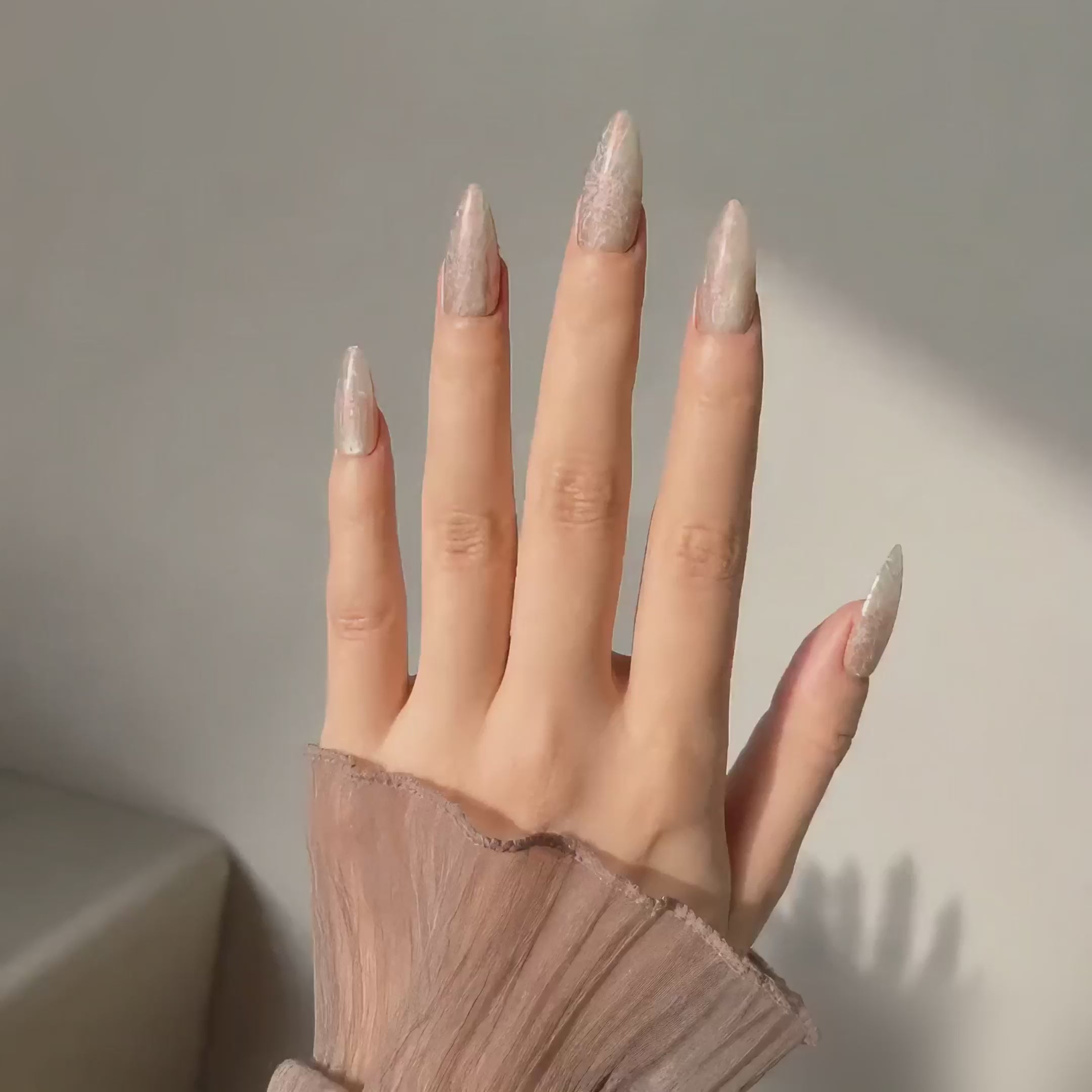 Handmade medium almond champagne silver cat eye lace Nails Iridescent Chrome Star Design Pink Glow Elegant Nail-Silver Veil Lace A030
