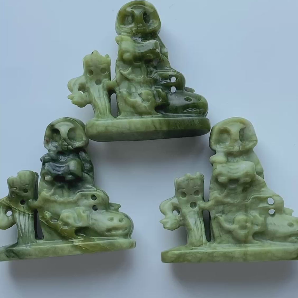 1PC natural Serpentine Jade skull ghost for your halloween gift crystal carving-C043