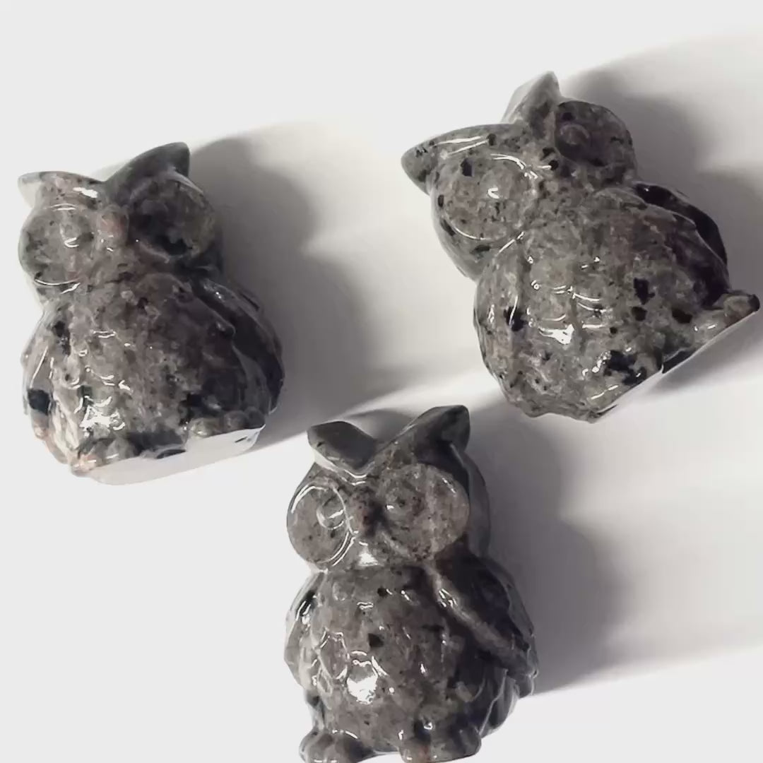 3inch hand carved UV-reactive yooperlite owl crystal carving-C020